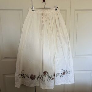 Neuflora Athens Skirt — Floral Embroidery Details